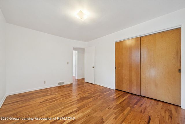 933 Bedford Road, East Lansing, MI 48823