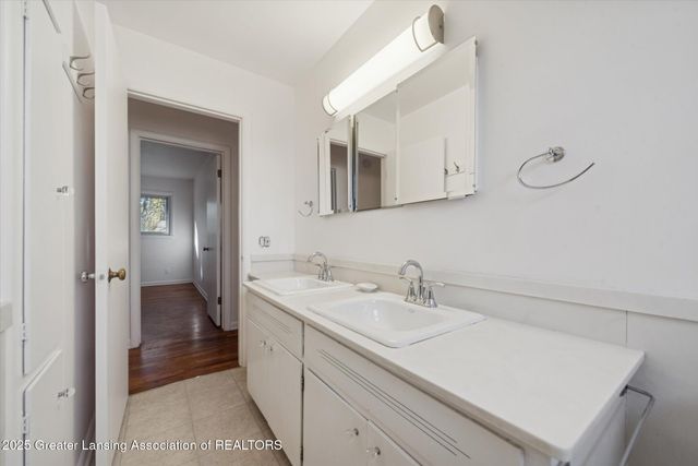 933 Bedford Road, East Lansing, MI 48823