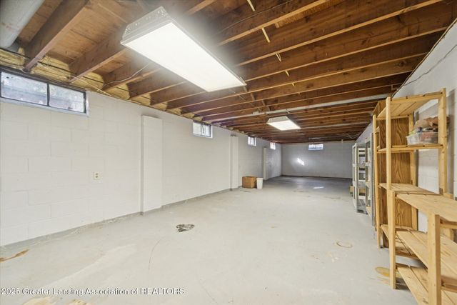 933 Bedford Road, East Lansing, MI 48823