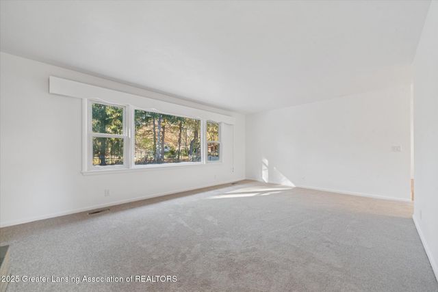 933 Bedford Road, East Lansing, MI 48823