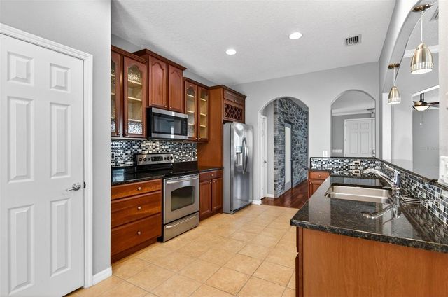 12618 WESTON DRIVE, Tampa, FL 33626