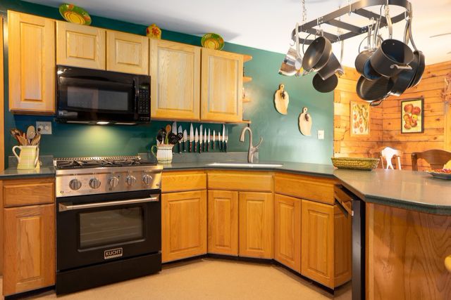 4880 Pikes Falls Road, Jamaica, VT 05343