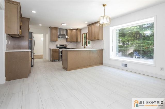 32 Ellmyer Road, Edison, NJ 08820