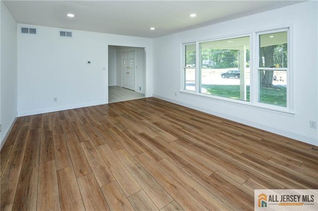 32 Ellmyer Road, Edison, NJ 08820