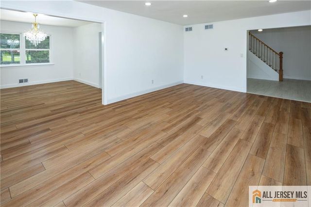 32 Ellmyer Road, Edison, NJ 08820