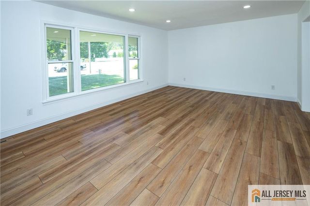 32 Ellmyer Road, Edison, NJ 08820