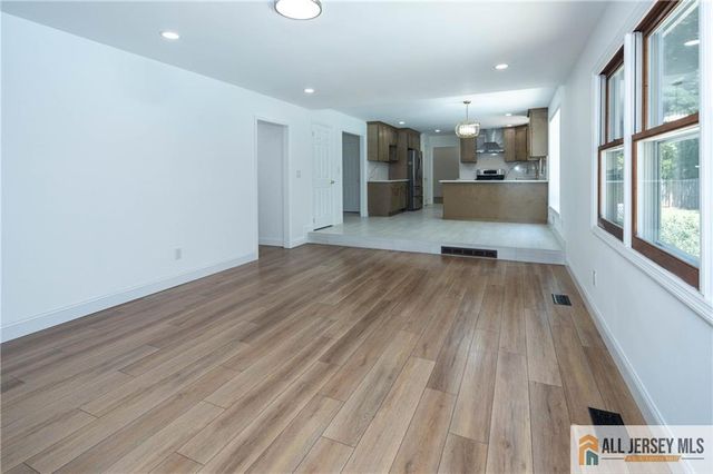 32 Ellmyer Road, Edison, NJ 08820