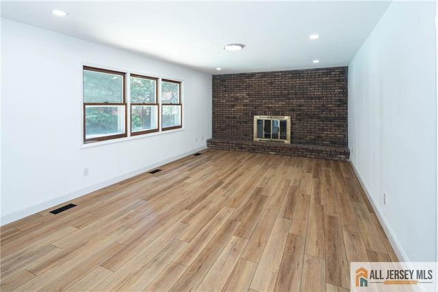 32 Ellmyer Road, Edison, NJ 08820