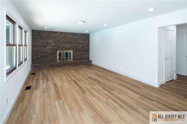 32 Ellmyer Road, Edison, NJ 08820