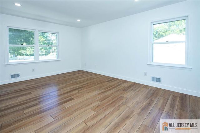 32 Ellmyer Road, Edison, NJ 08820