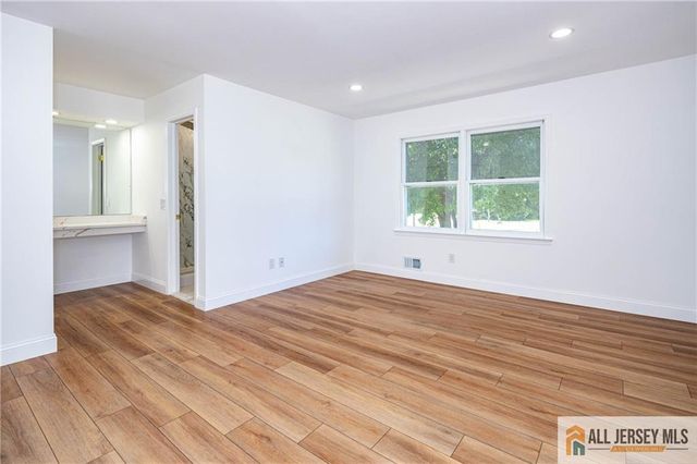 32 Ellmyer Road, Edison, NJ 08820