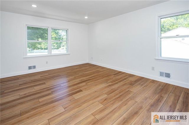 32 Ellmyer Road, Edison, NJ 08820