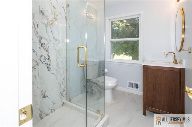 32 Ellmyer Road, Edison, NJ 08820