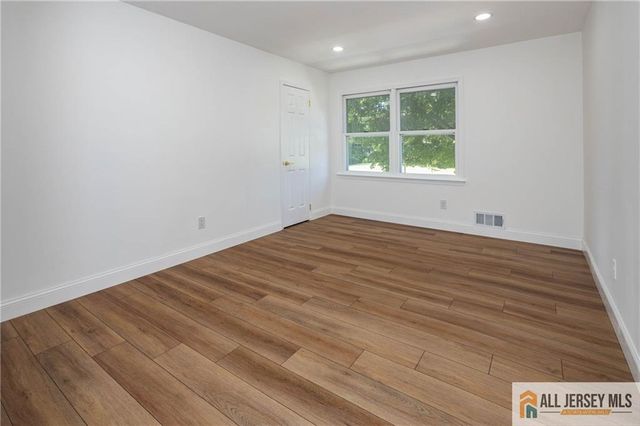 32 Ellmyer Road, Edison, NJ 08820