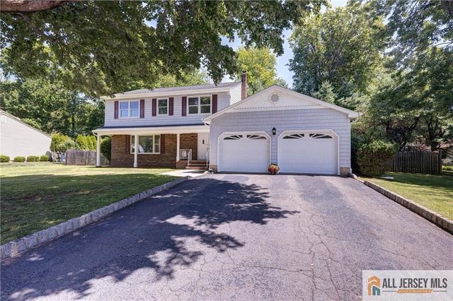 32 Ellmyer Road, Edison, NJ 08820