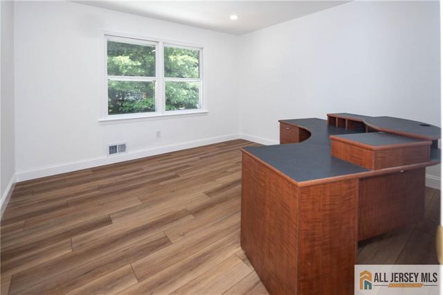 32 Ellmyer Road, Edison, NJ 08820
