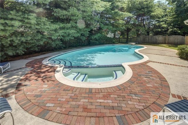 32 Ellmyer Road, Edison, NJ 08820