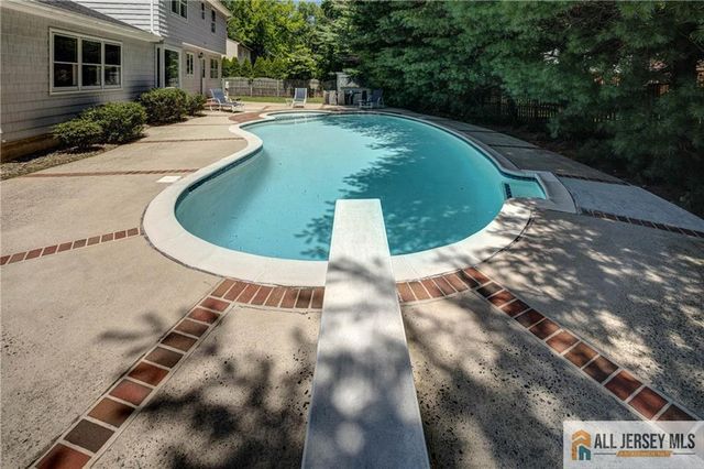 32 Ellmyer Road, Edison, NJ 08820