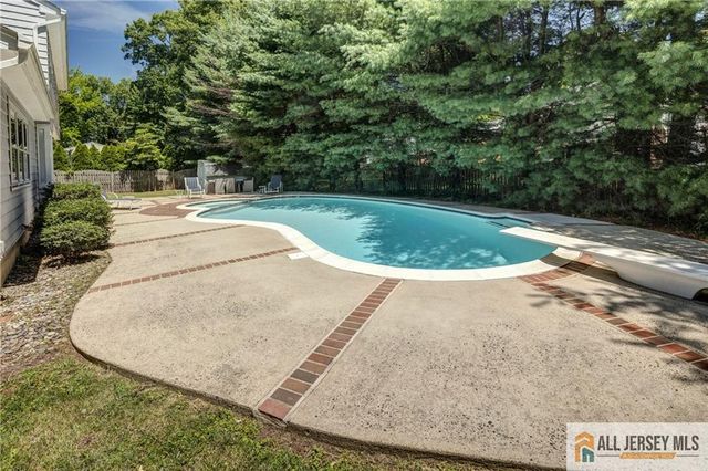32 Ellmyer Road, Edison, NJ 08820