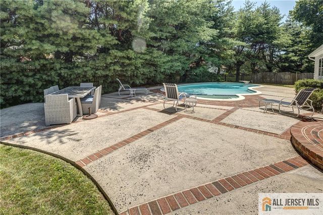 32 Ellmyer Road, Edison, NJ 08820