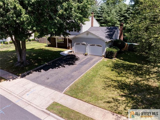 32 Ellmyer Road, Edison, NJ 08820
