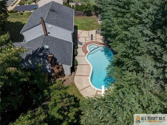 32 Ellmyer Road, Edison, NJ 08820