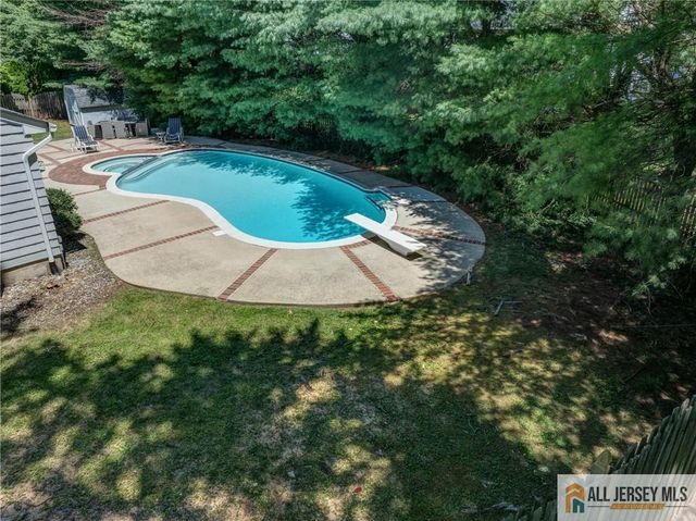 32 Ellmyer Road, Edison, NJ 08820