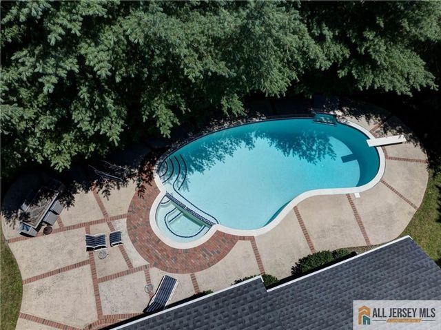 32 Ellmyer Road, Edison, NJ 08820