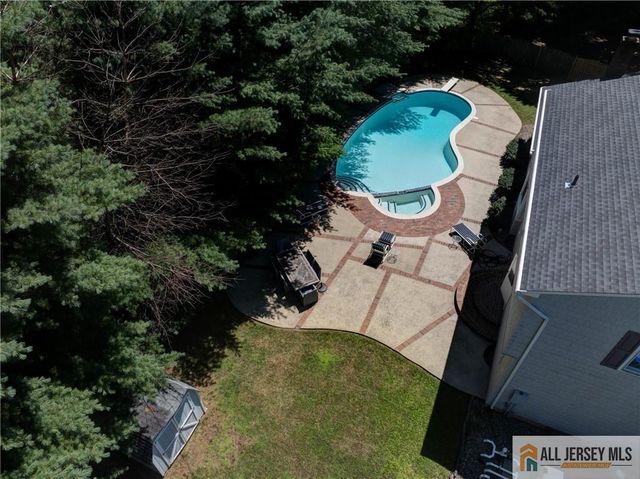 32 Ellmyer Road, Edison, NJ 08820