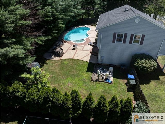32 Ellmyer Road, Edison, NJ 08820