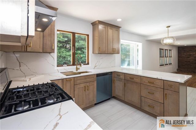 32 Ellmyer Road, Edison, NJ 08820