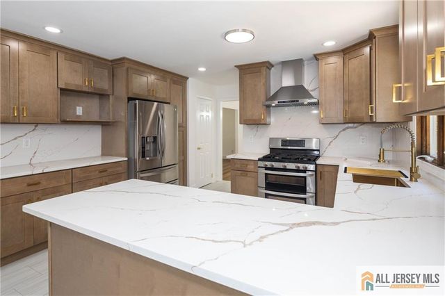 32 Ellmyer Road, Edison, NJ 08820