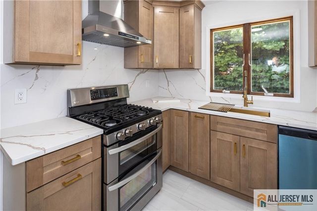 32 Ellmyer Road, Edison, NJ 08820