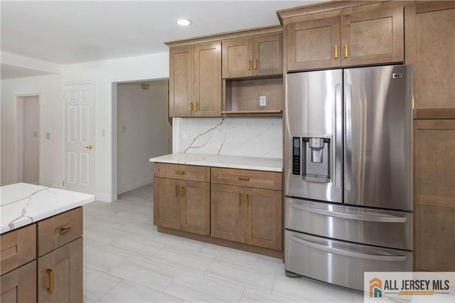 32 Ellmyer Road, Edison, NJ 08820