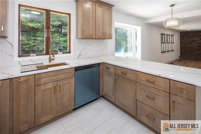32 Ellmyer Road, Edison, NJ 08820