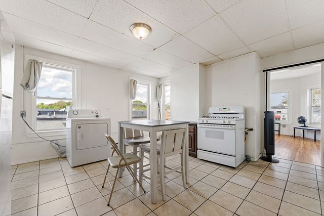71 Maywood St, Worcester, MA 01603
