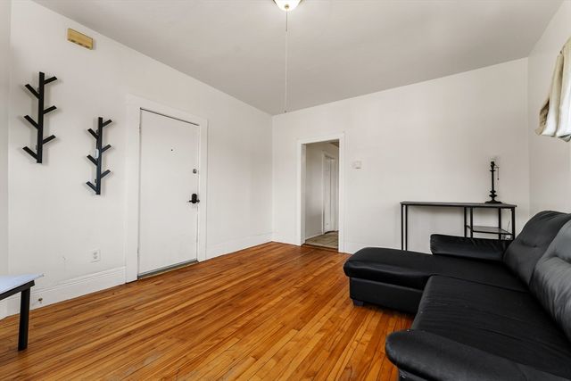 71 Maywood St, Worcester, MA 01603