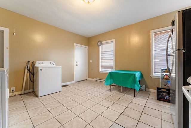 71 Maywood St, Worcester, MA 01603