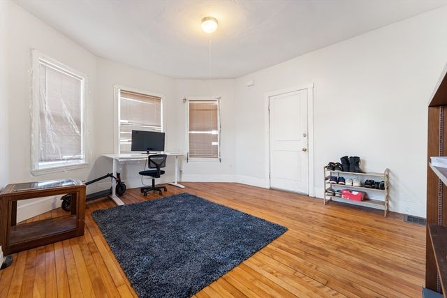 71 Maywood St, Worcester, MA 01603