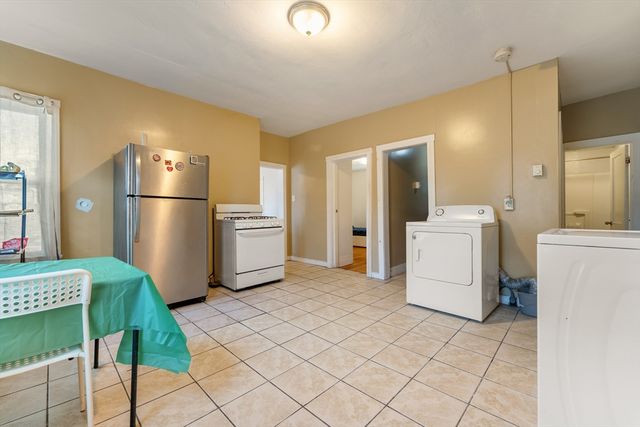 71 Maywood St, Worcester, MA 01603