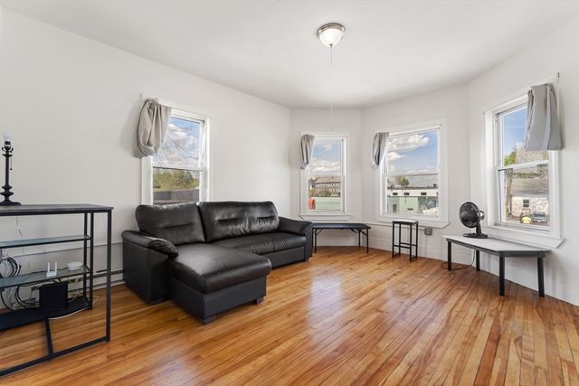 71 Maywood St, Worcester, MA 01603
