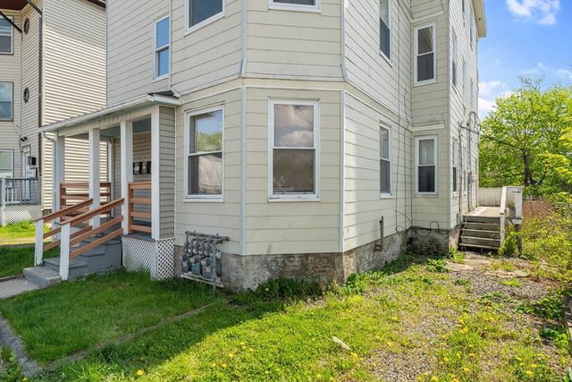 71 Maywood St, Worcester, MA 01603