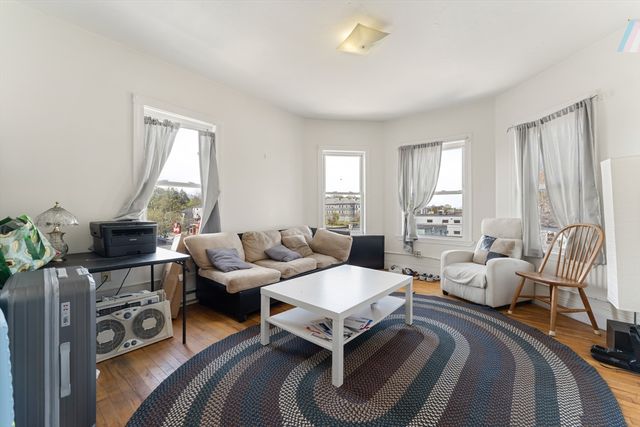 71 Maywood St, Worcester, MA 01603