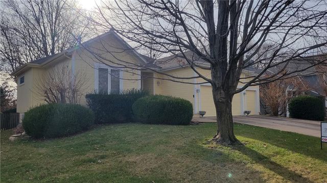 8431 W 156th Terrace, Overland Park, KS 66223