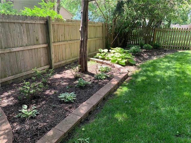 8431 W 156th Terrace, Overland Park, KS 66223