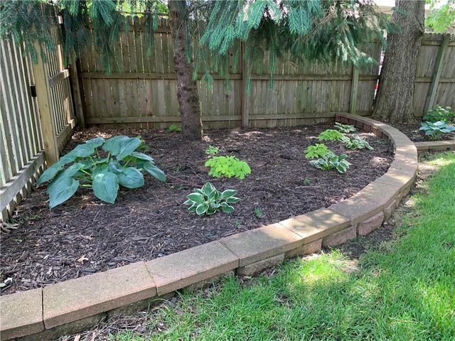 8431 W 156th Terrace, Overland Park, KS 66223