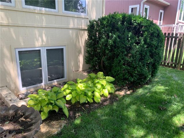 8431 W 156th Terrace, Overland Park, KS 66223