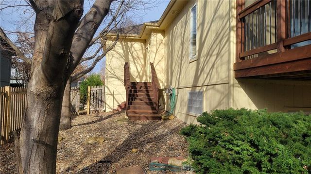 8431 W 156th Terrace, Overland Park, KS 66223