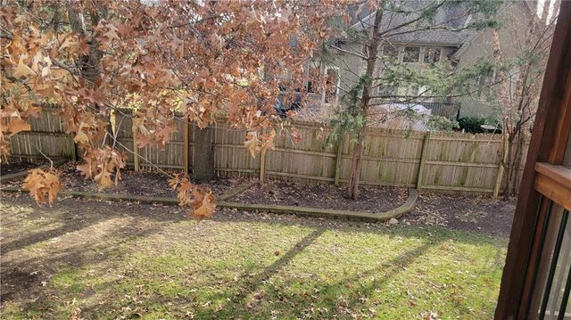 8431 W 156th Terrace, Overland Park, KS 66223