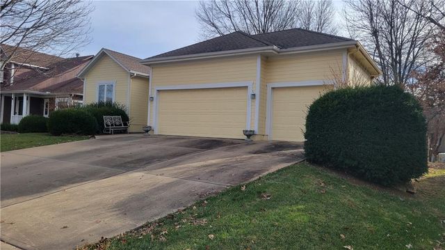 8431 W 156th Terrace, Overland Park, KS 66223